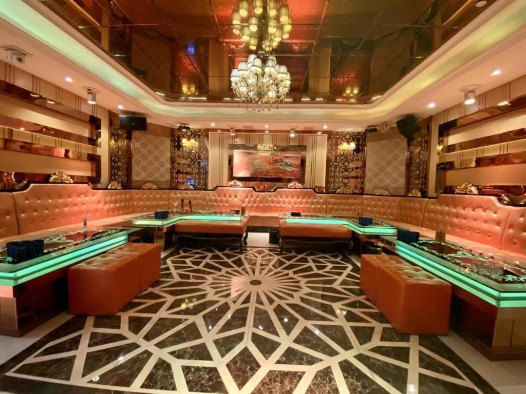 Fenggang Gladden Hotel Tiantangwei Екстер'єр фото