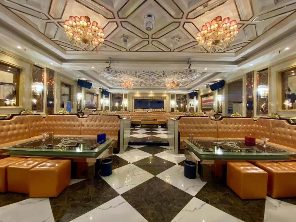 Fenggang Gladden Hotel Tiantangwei Екстер'єр фото