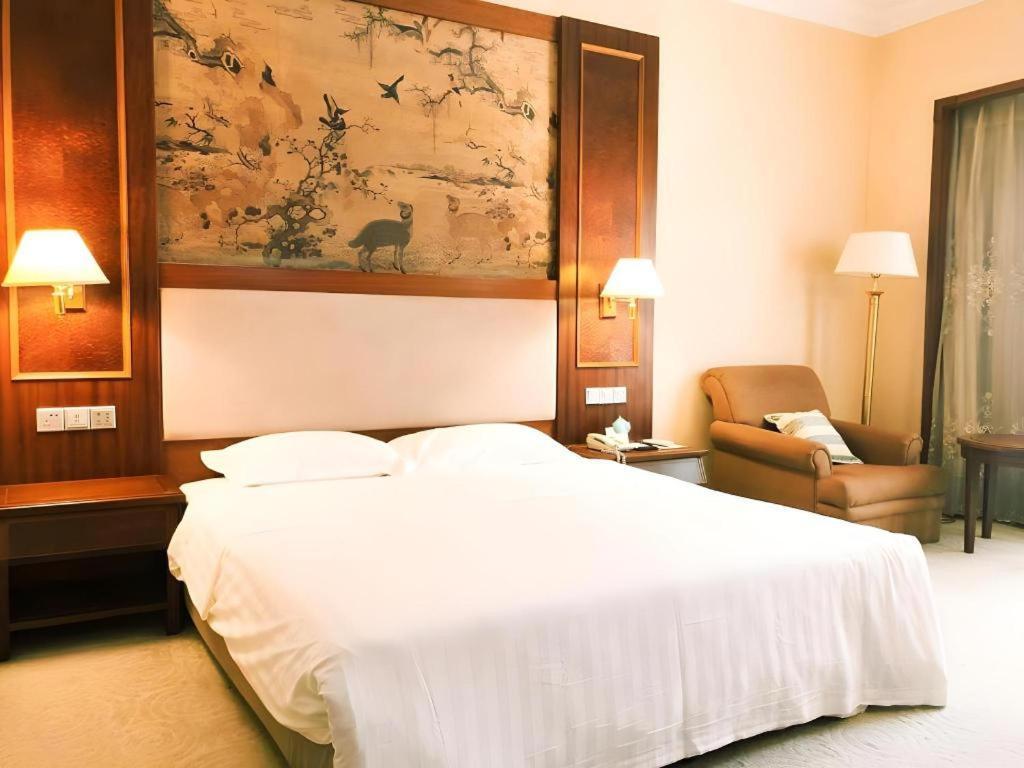 Fenggang Gladden Hotel Tiantangwei Екстер'єр фото