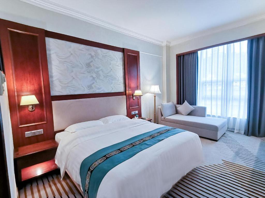Fenggang Gladden Hotel Tiantangwei Екстер'єр фото