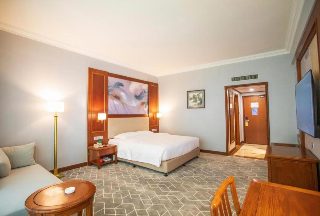 Fenggang Gladden Hotel Tiantangwei Екстер'єр фото