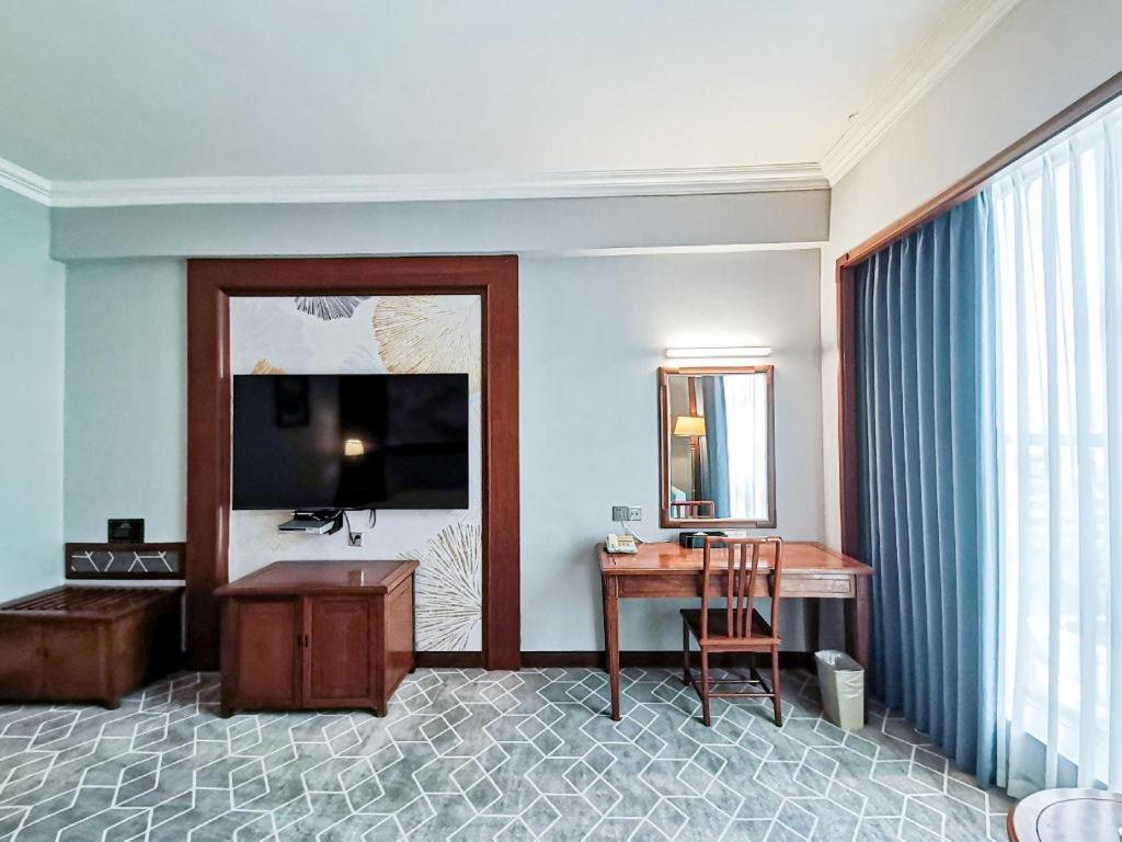 Fenggang Gladden Hotel Tiantangwei Екстер'єр фото