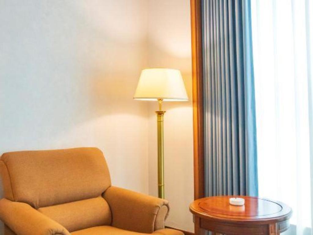 Fenggang Gladden Hotel Tiantangwei Екстер'єр фото