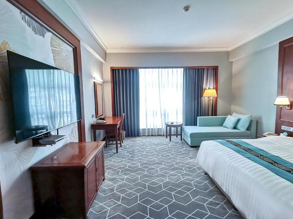 Fenggang Gladden Hotel Tiantangwei Екстер'єр фото