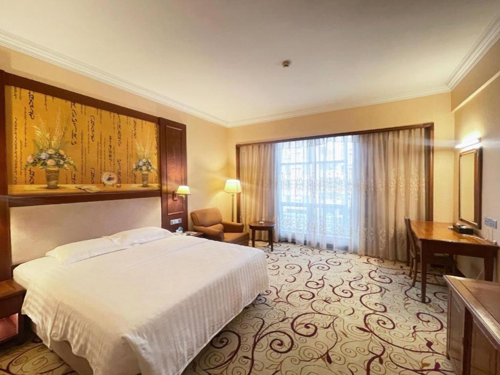 Fenggang Gladden Hotel Tiantangwei Екстер'єр фото
