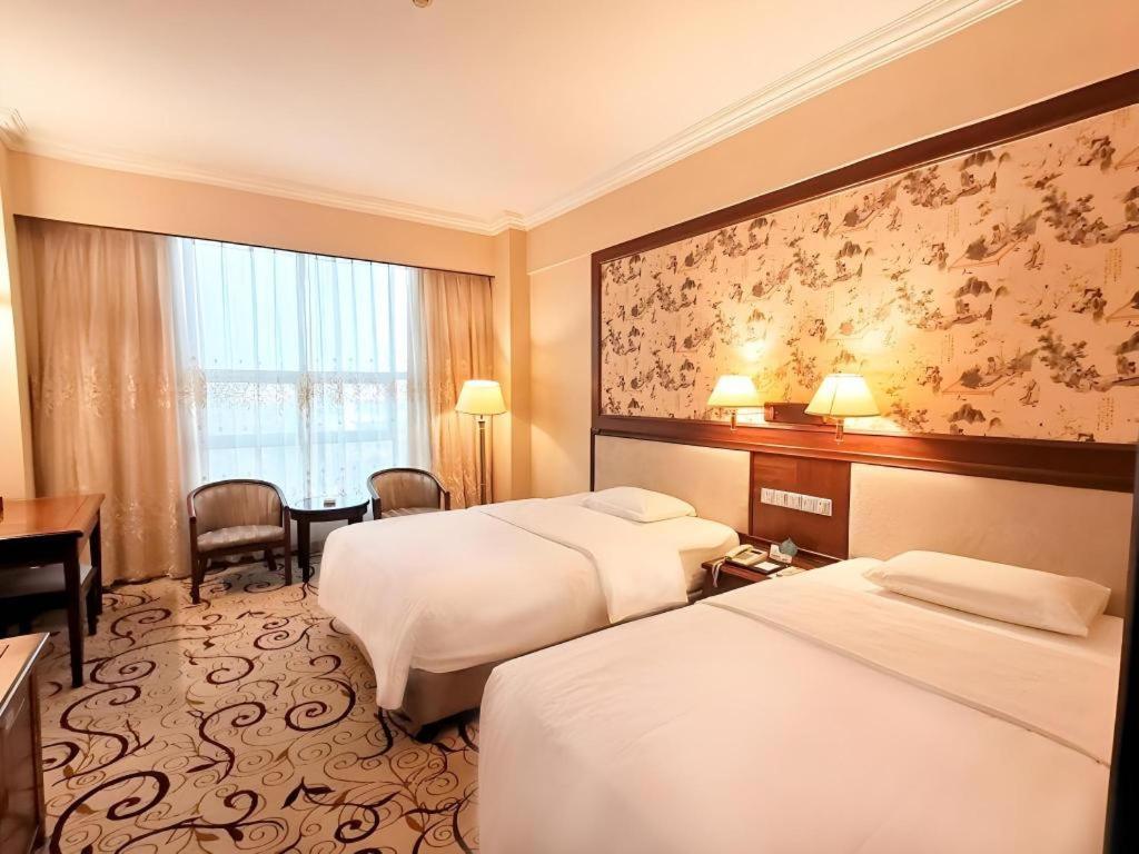 Fenggang Gladden Hotel Tiantangwei Екстер'єр фото