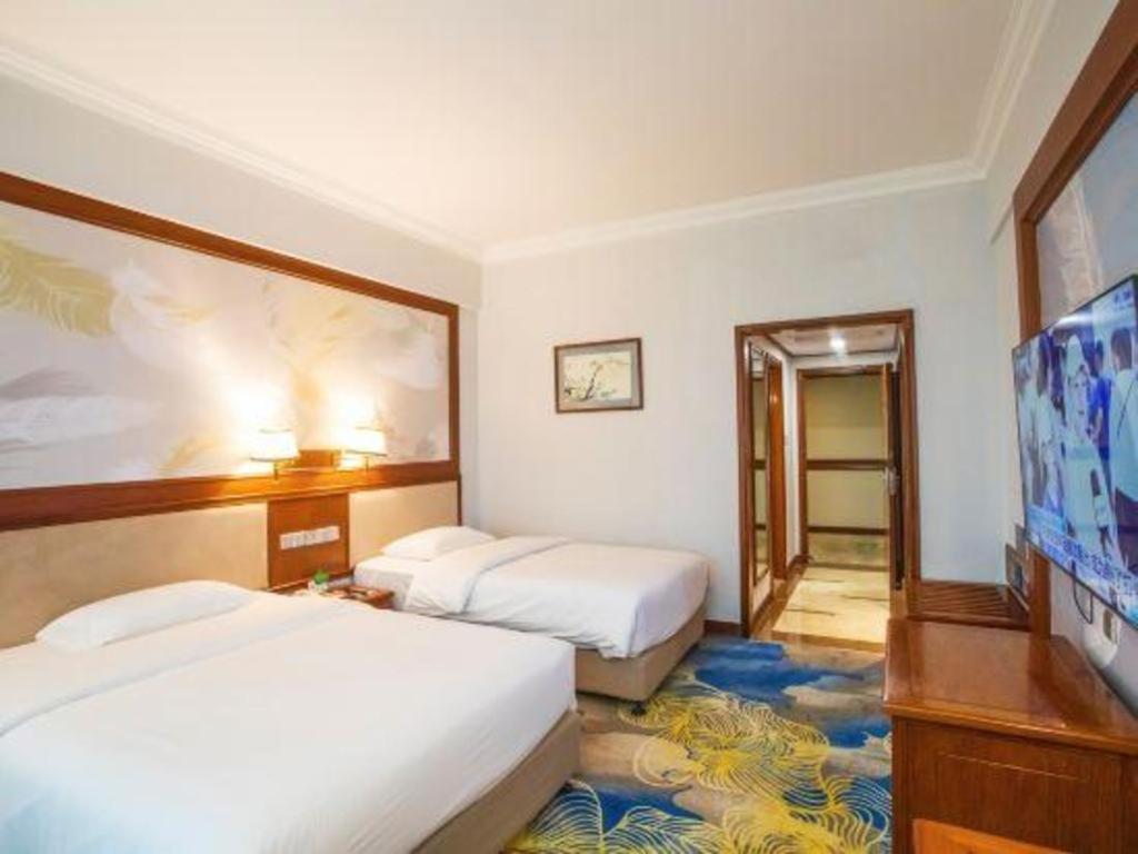 Fenggang Gladden Hotel Tiantangwei Екстер'єр фото