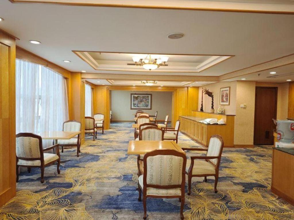 Fenggang Gladden Hotel Tiantangwei Екстер'єр фото