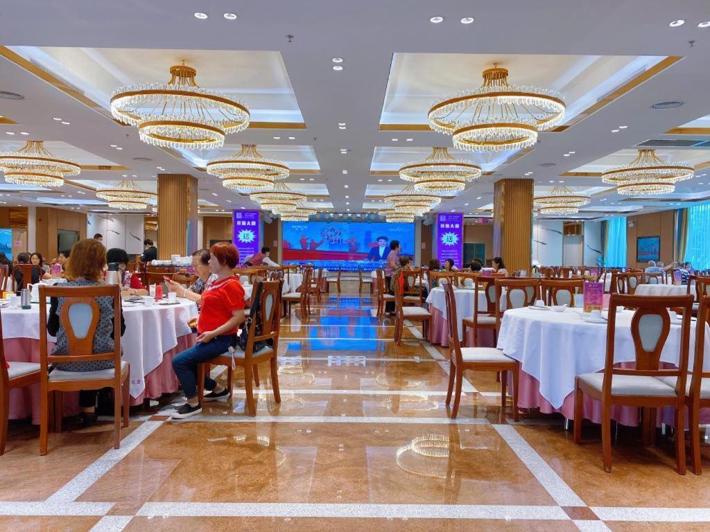Fenggang Gladden Hotel Tiantangwei Екстер'єр фото